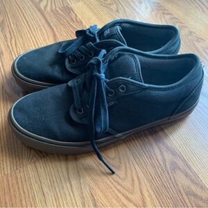 Men’s Van’s size 10 Atwood low-top classic canvas skate shoe in black/gum